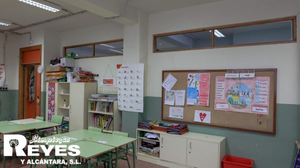 Limpieza y desinfección de los centros educativos.